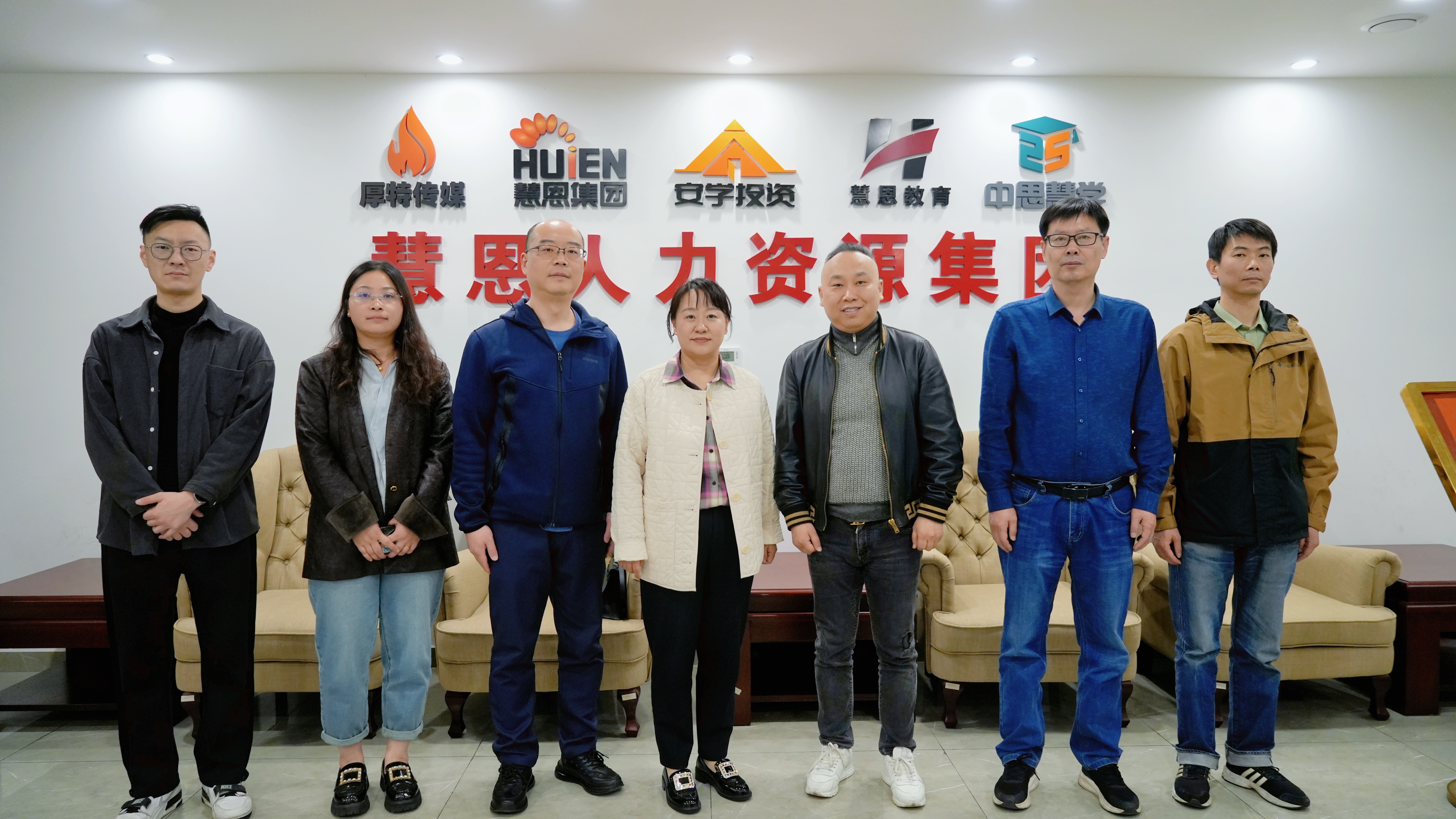 a0ecf050-7f35-4d81-b527-d95c88f4d9eb.jpg